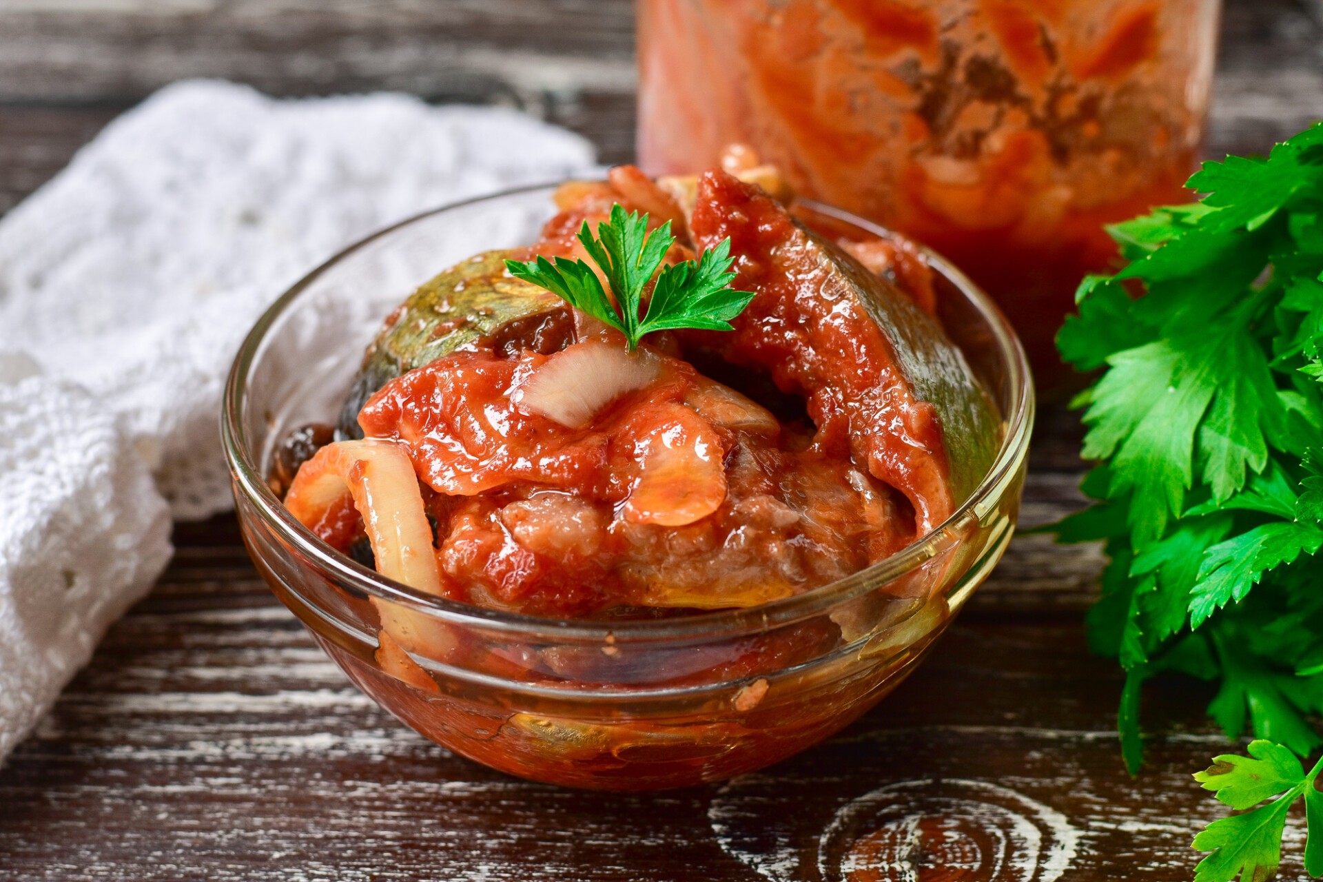 Seledka-marinovannaya-v-tomatnom-souse
