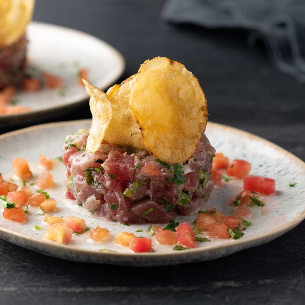 Sarriegui chips steak asian-tuna-tartare+w+chips+-+Food+&+Wine