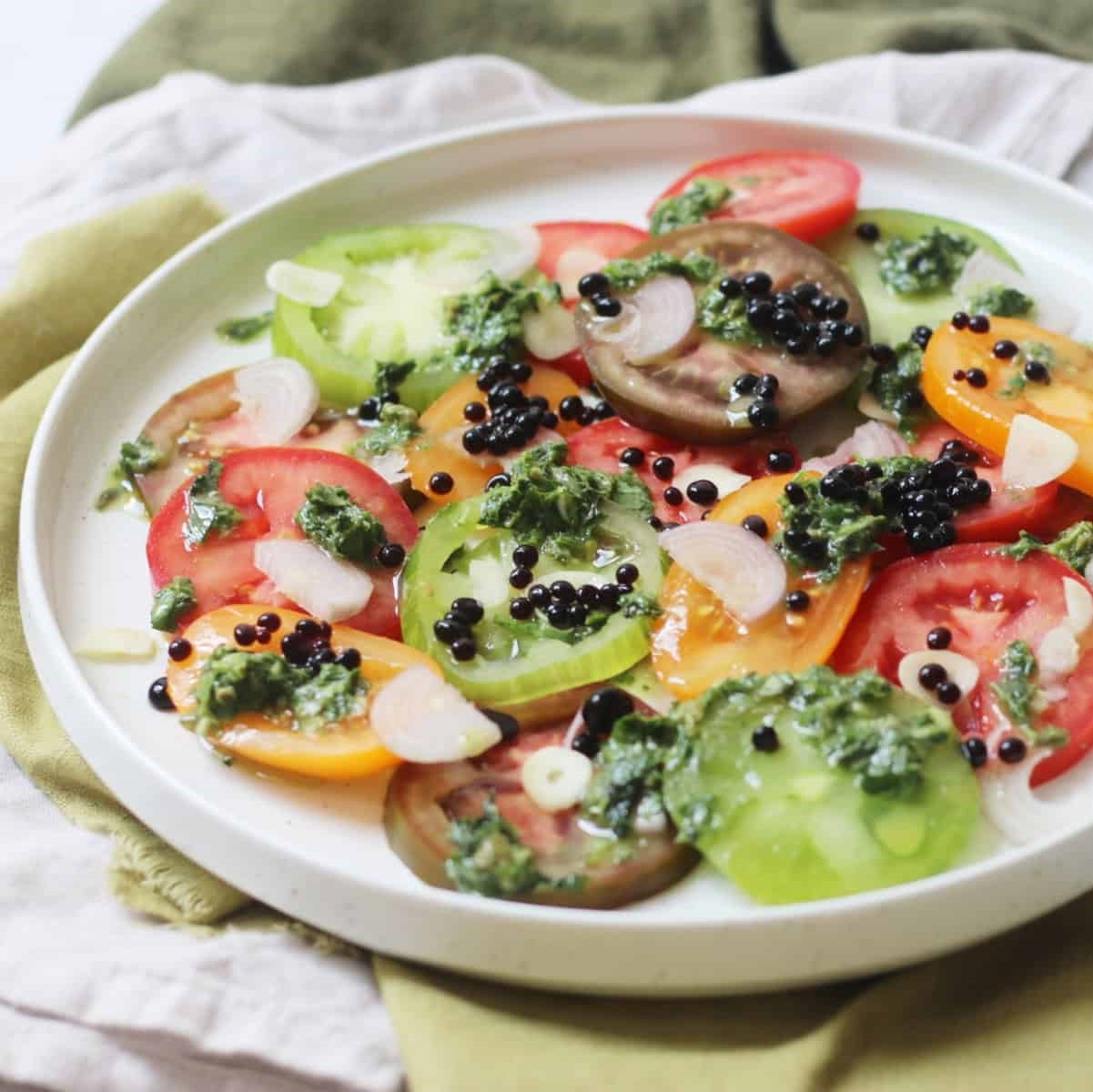 balsamic pearls Tomato-Salad
