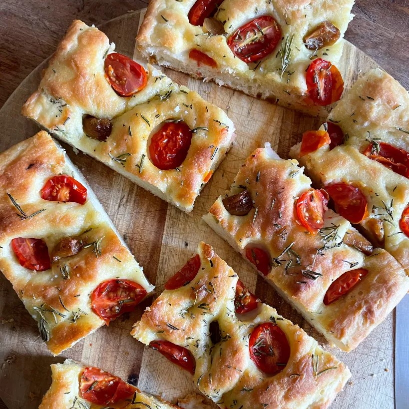 ristoris tomati puszaveti kirsu semi secchi Simple-Focaccia-Bread-4