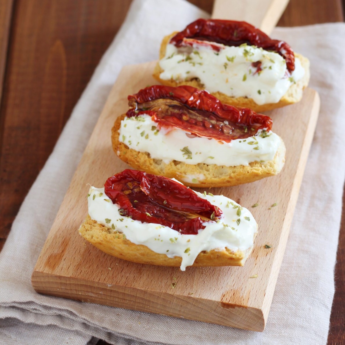 ristoris tomati sarkanie puszaveti Stracciatella-e-pomodoro-secco-scaled