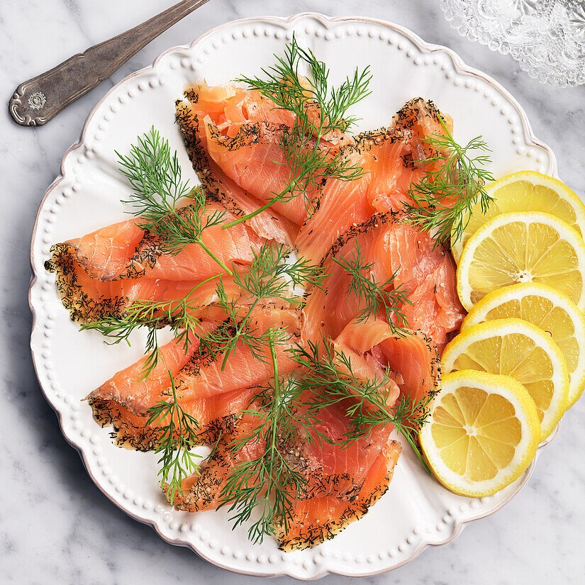 gravlax 13665476-Swedish-graved-salmon-with-dill