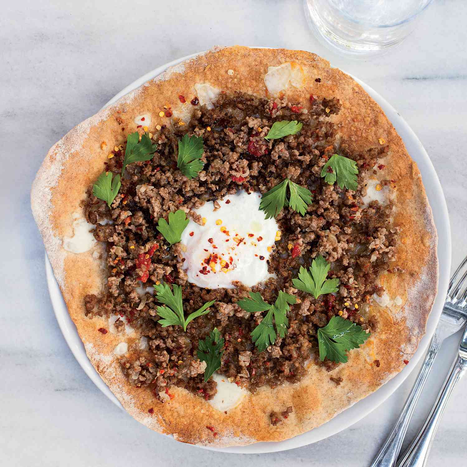 201205-xl-turkish-ground-lamb-pizzas-2000-ed740f3cd0de4af3b22bfef1b869c086