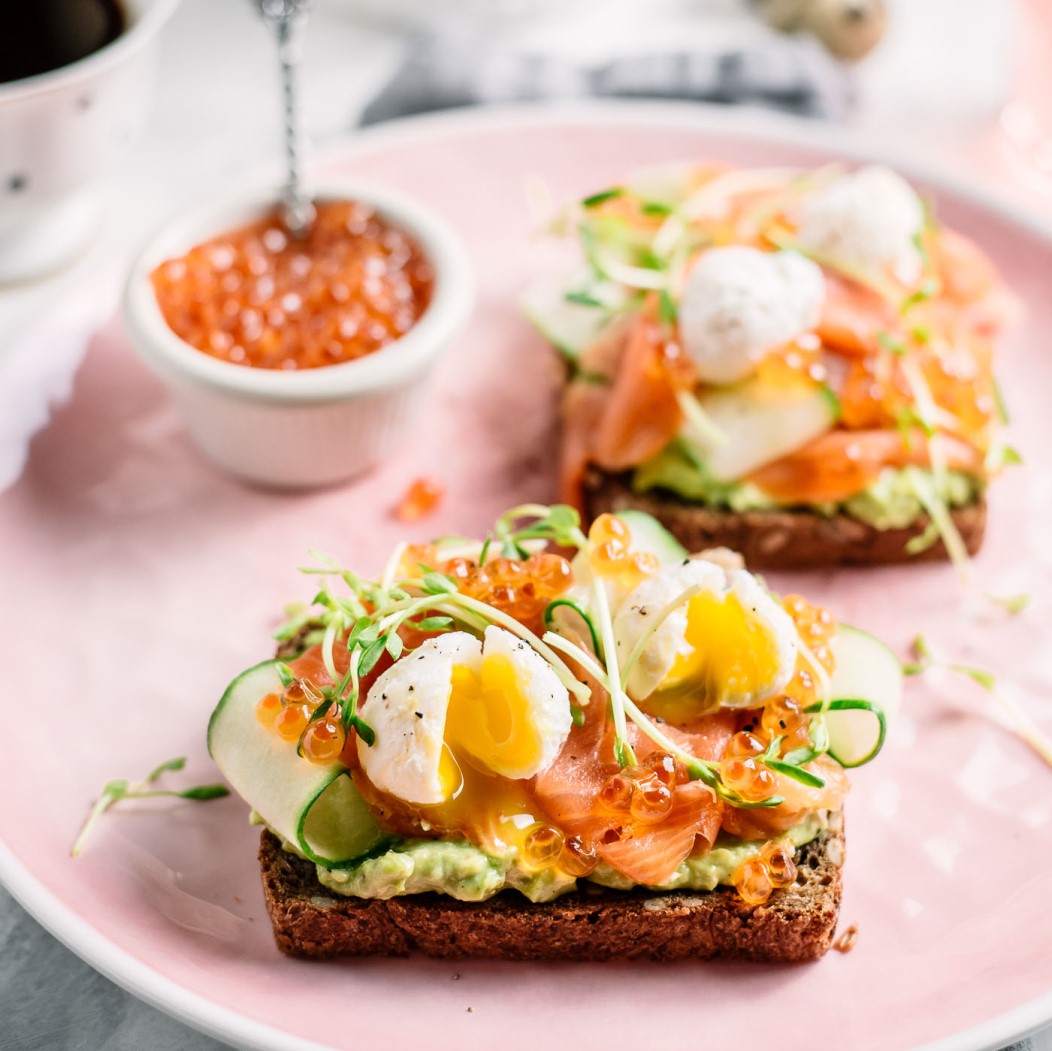 Ultimate-Smoked-Salmon-and-Avocado-Breakfast-Toast-5